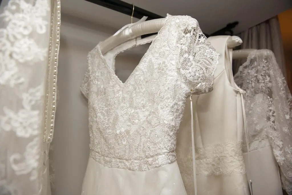 What to expect when visiting a wedding dress designer 