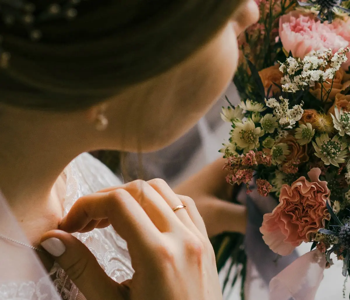 Wedding Guide - Accessorizing On Your Wedding Day: Combining Luxury and Romance