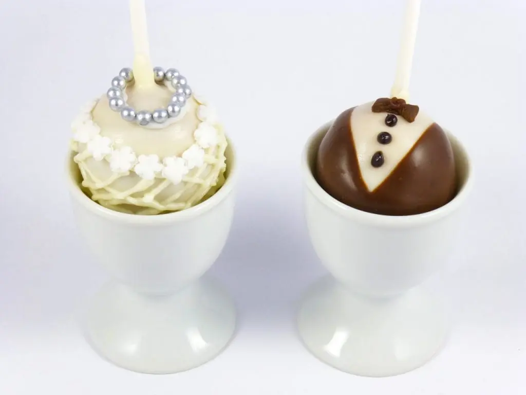 Non-Conventional Wedding Cake Ideas cake pops