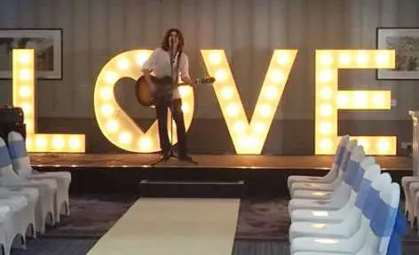 Wedding Guide - Lending a helping hand with booking your band