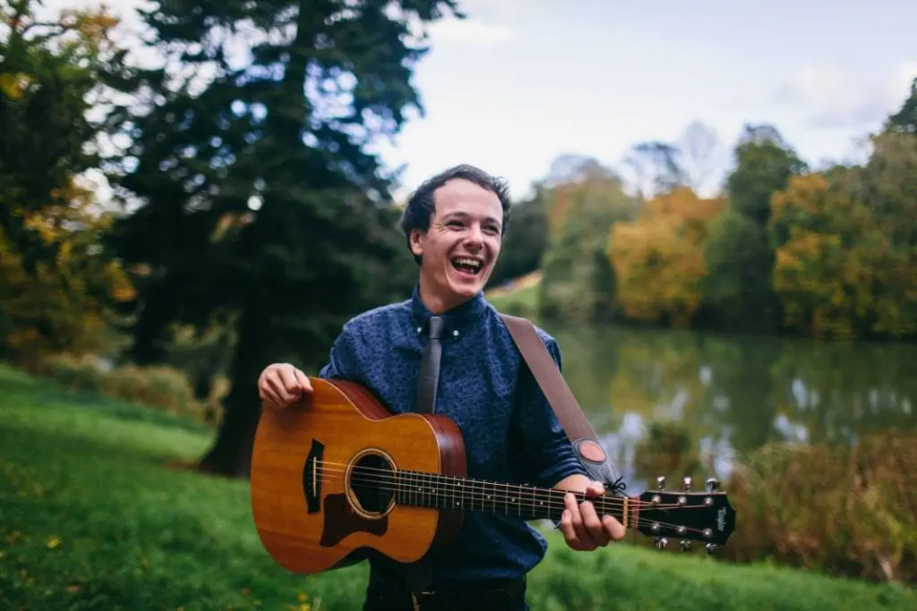 Summery Styles of Daytime Wedding Entertainment accoustic guitar