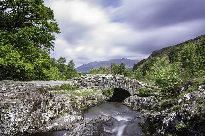 Wedding Guide - The Lake District has been revealed to be the most romantic proposal spot in the UK