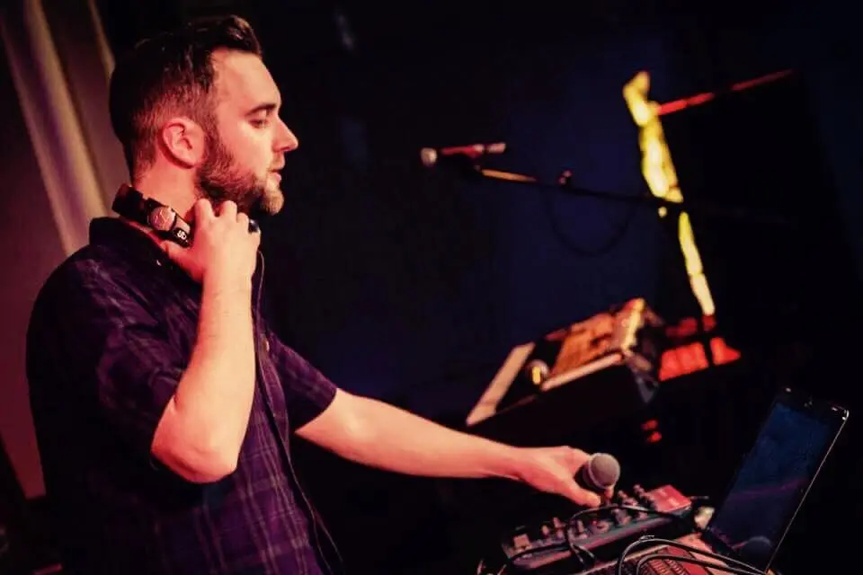 Band or Wedding DJ -Which is Best? DJ