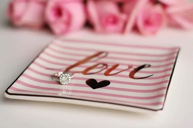 Wedding Guide - 10 tips for buying the perfect engagement ring