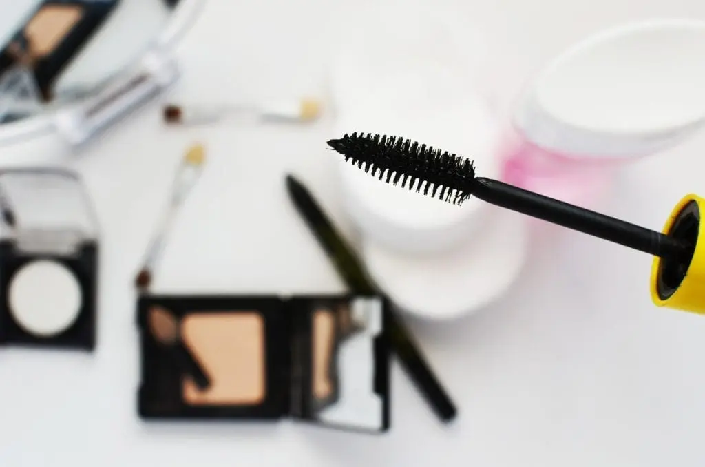 What products should be in every bride's makeup bag - mascara