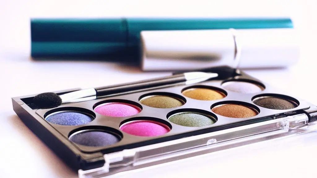 What products should be in every bride's makeup bag eyeshadow