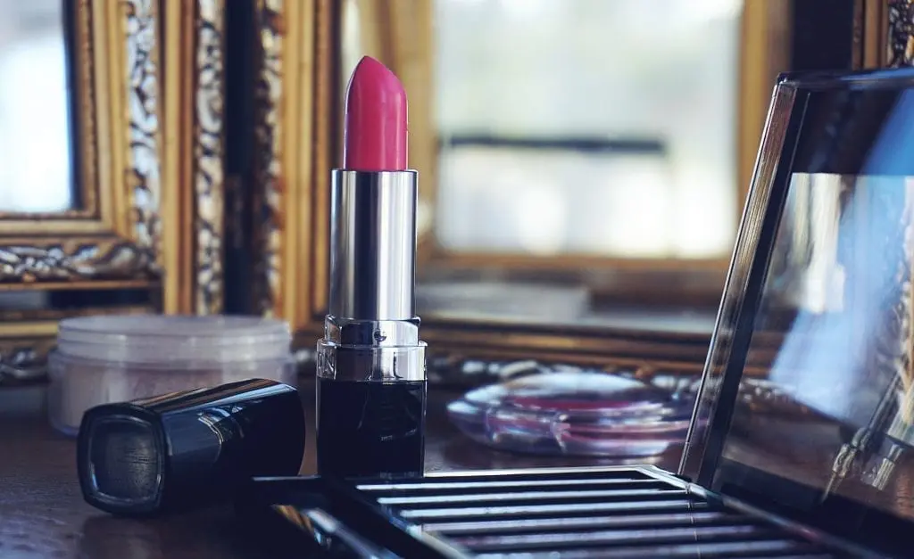 What products should be in every bride's makeup bag - lipstick