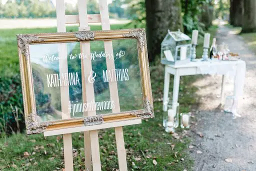6 Micro Wedding Ideas - Wedding sign