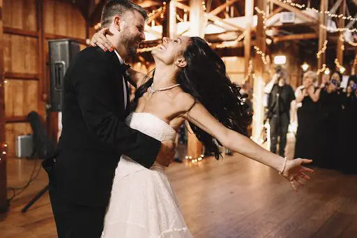 6 Micro Wedding Ideas Couple dancing