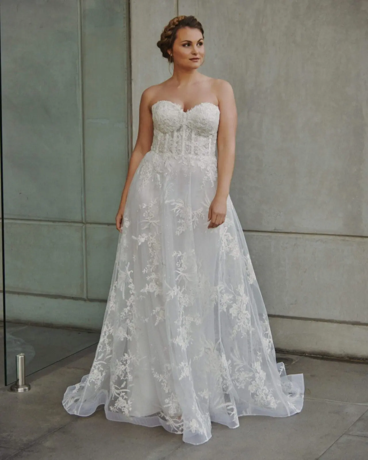 Curvy Bride